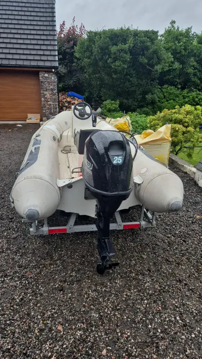 Tohatsu 25 four-stroke on the transom