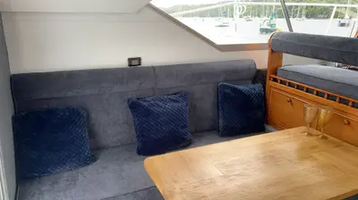 1989 Colvic Suncruiser 35 — Saloon seating and table