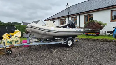 On the trailer, bow quarter