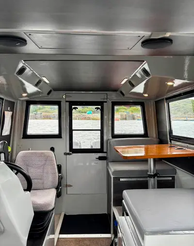 2009 Cantieri Mariner 8.3 Cabin RIB — Wheelhouse — seating and table