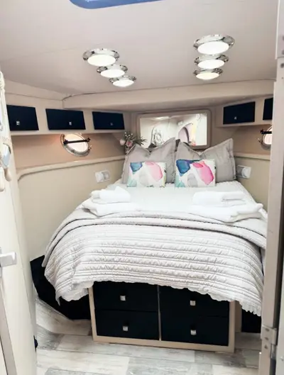 1981 Fairline 40 — Forward cabin — double berth