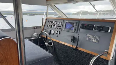 1989 Colvic Suncruiser 35 — Lower helm, Raymarine plotter