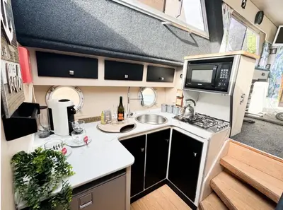 1981 Fairline 40 — Galley — gas hob, microwave and fridge