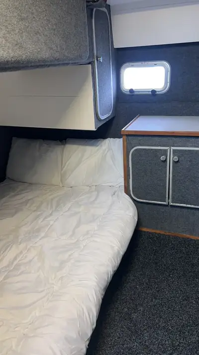 Aft cabin, double berth