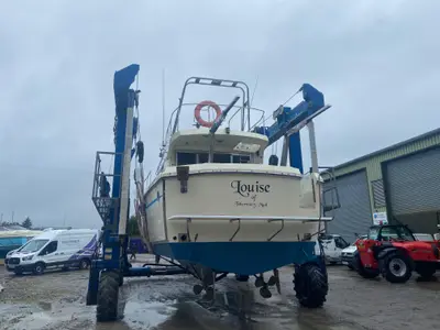 1981 Fairline 40 — In the hoist
