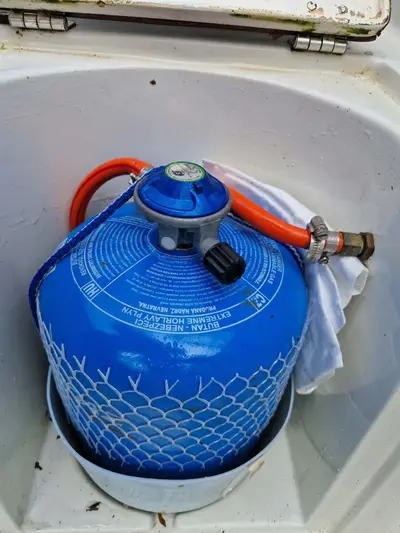 Gas