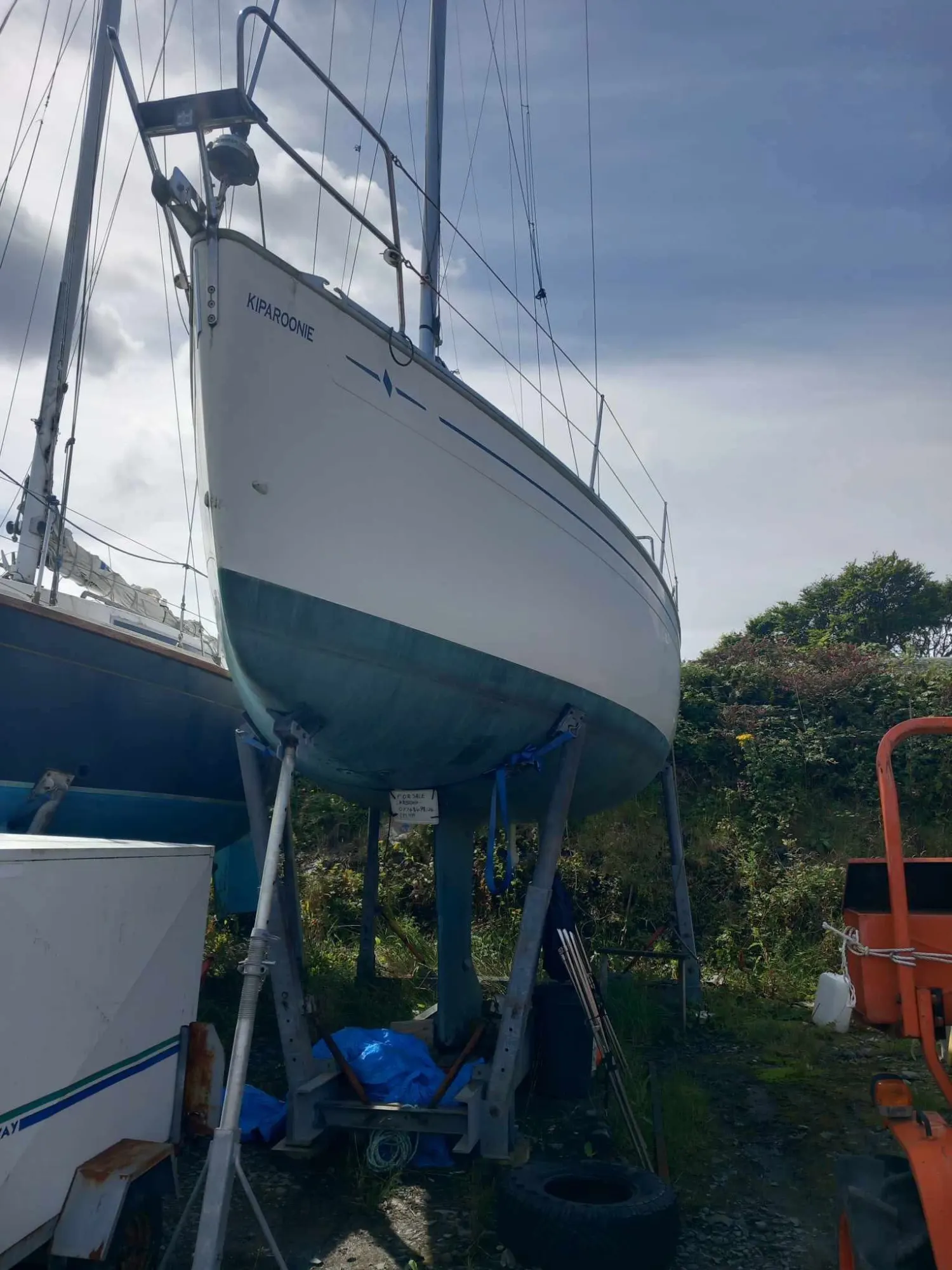 2006 Bavaria 30 Cruiser — Hull