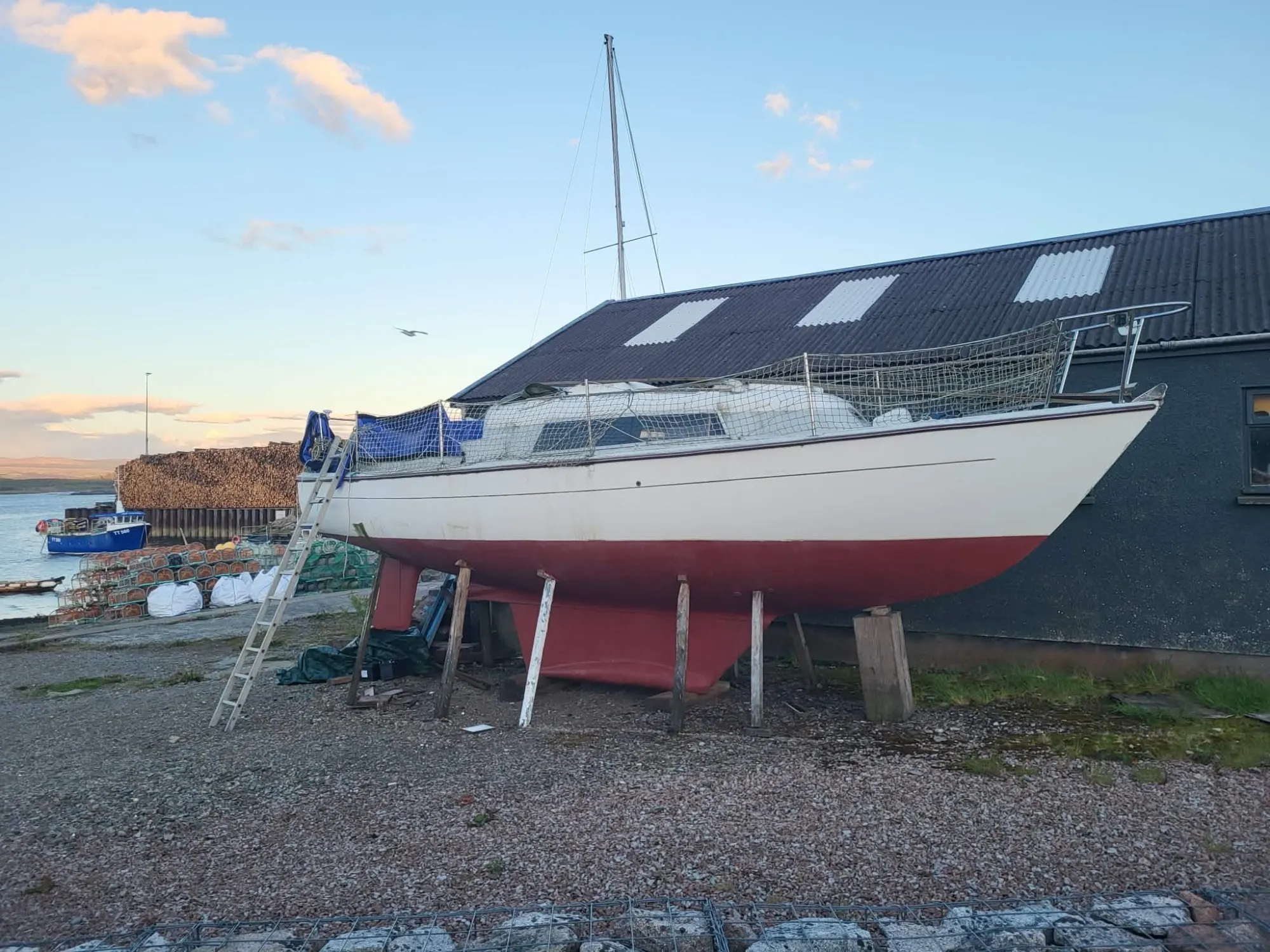 28ft (Dutch Built) Yacht — Side of Hull