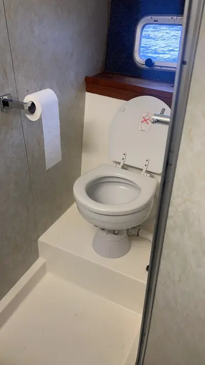 1989 Colvic Suncruiser 35 — Second heads and shower