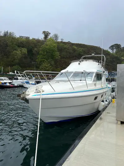 1989 Colvic Suncruiser 35 — Bow-on at the pontoon