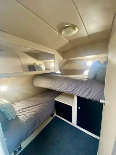 1981 Fairline 40 — Twin cabin