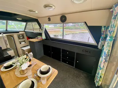 1981 Fairline 40 — Saloon and sideboard storage