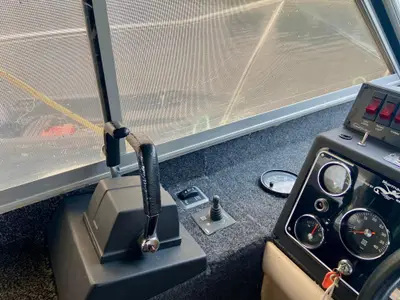 1981 Fairline 40 — Lower helm — Garmin plotter