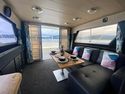 1981 Fairline 40 — Saloon — seating and dining area
