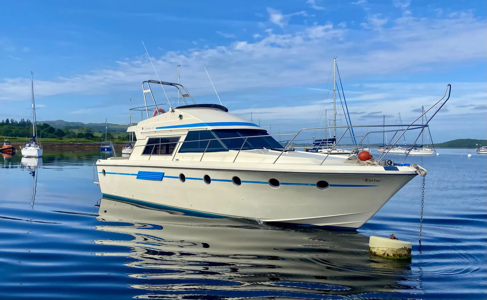 1981 Fairline 40 — Louise alongside the pontoon