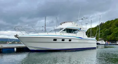 1989 Colvic Suncruiser 35 — Iona alongside, port bow