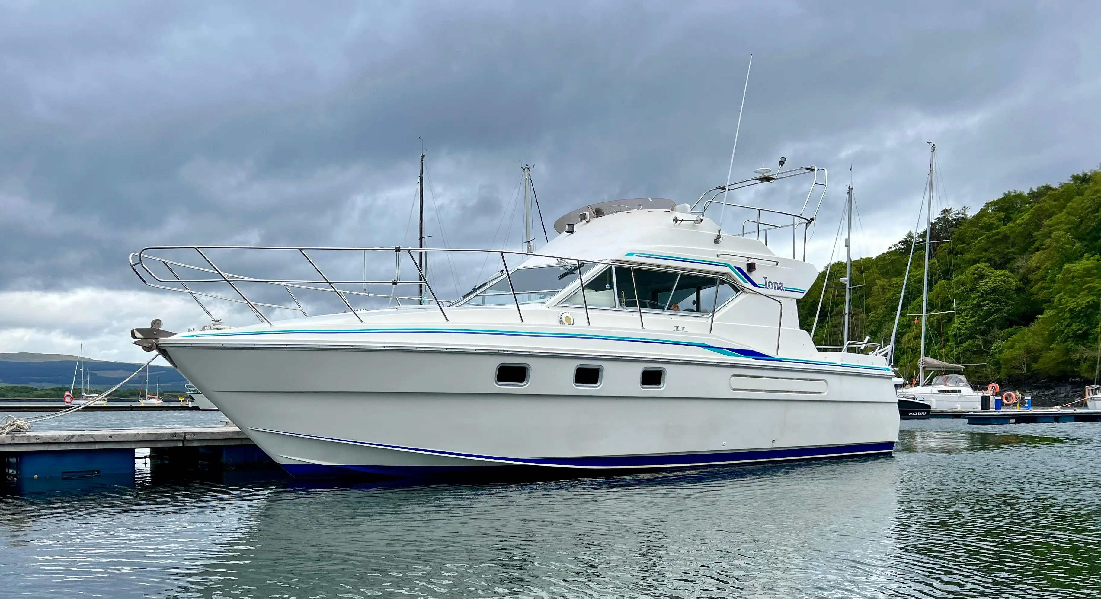 1989 Colvic Suncruiser 35 — Iona alongside, port bow